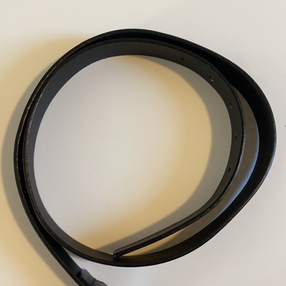 ✨NEW✨GUESS BLACK LEATHER STUDS. EARLY 2000's item - Picture 7 of 14